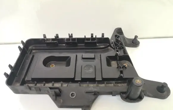 Volkswagen PASSAT B6 Battery tray 1K0915333C