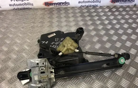 Seat Leon (1P) Rear door window regulator with motor 867444A 1K0959704N