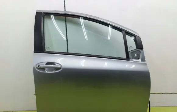 Toyota Yaris Front door 