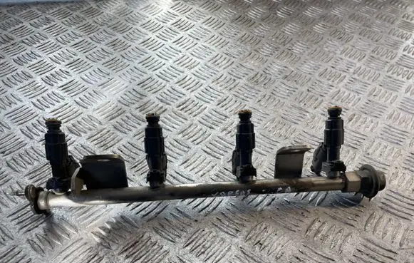 KIA Carens II Fuel main line pipe