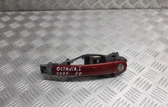 Skoda Octavia Mk1 (1U) Front door exterior handle/bracket 