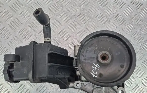 Mercedes-Benz C W204 Power steering pump A0064666401 7695900113