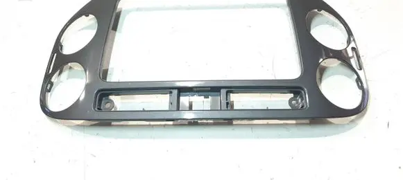 Volkswagen Tiguan Radio/GPS head unit trim 5N0858071E