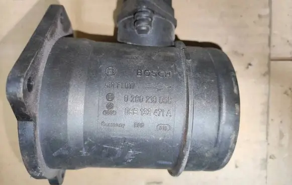 Audi A4 S4 B6 8E 8H Mass air flow meter 06B133471A 0280218058