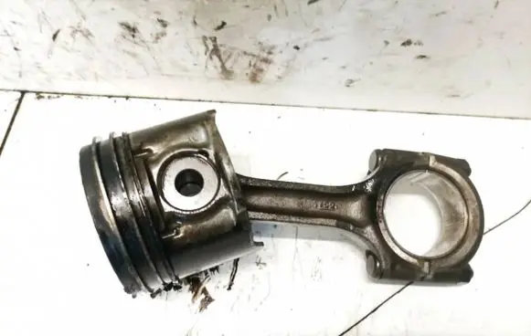 KIA Carnival Piston with connecting rod