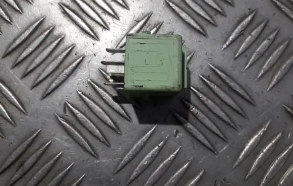BMW 5 E39 Other relay 8373700 v23134-k59-x312