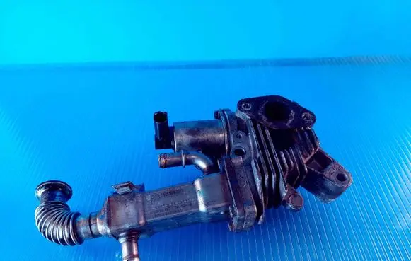 Renault Scenic II - Grand scenic II EGR valve cooler 8200360566A