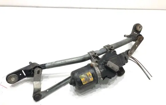 Renault Clio III Front wiper linkage and motor 