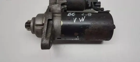 Volkswagen PASSAT B6 Starter motor 1005831311