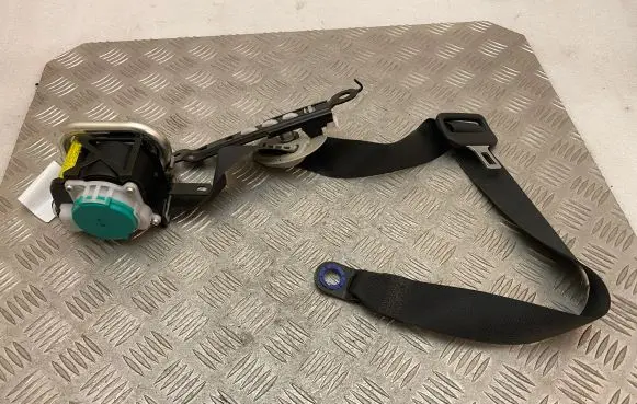 Toyota Land Cruiser (J150) Front seatbelt 0589P1000417