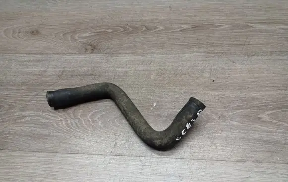 Volvo V70 Engine coolant pipe/hose