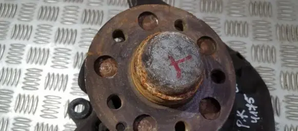 Mercedes-Benz CL C215 Front wheel hub