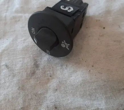 Passenger airbag on/off switch