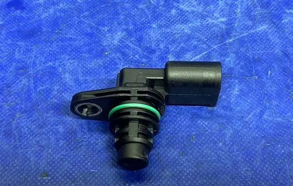 Volkswagen Golf VI Camshaft position sensor 030907601E