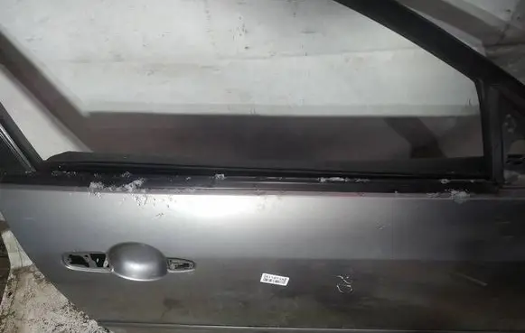 Mazda 3 I Front door glass trim molding 