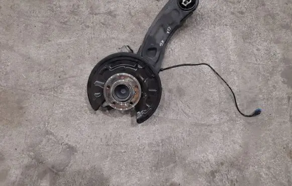 Mercedes-Benz CLA C117 X117 W117 Rear wheel hub 2460306