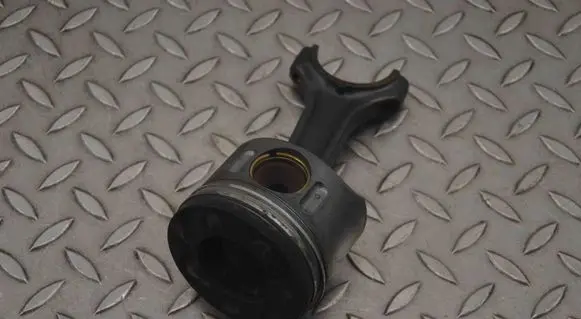 Mercedes-Benz Sprinter W906 Piston 611