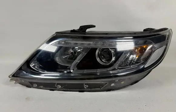 KIA Sorento Headlight/headlamp 921012P700