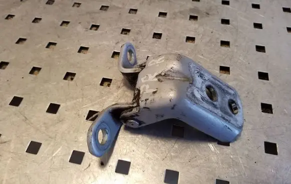 Nissan Qashqai Front door upper hinge
