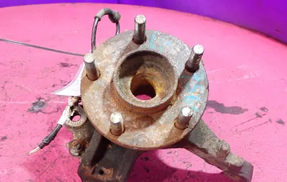 Volvo S40 Front wheel hub spindle knuckle