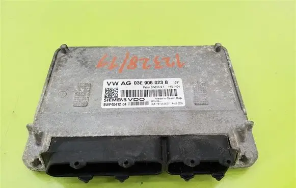 Skoda Fabia Mk2 (5J) Engine control unit/module 03E906023B