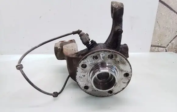 Volkswagen Transporter - Caravelle T5 Front wheel hub spindle knuckle