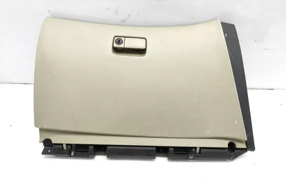 Nissan Primera Glove box