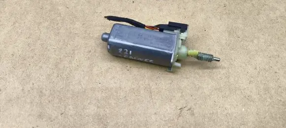 Mercedes-Benz S W221 Seat adjustment motor 0390203254