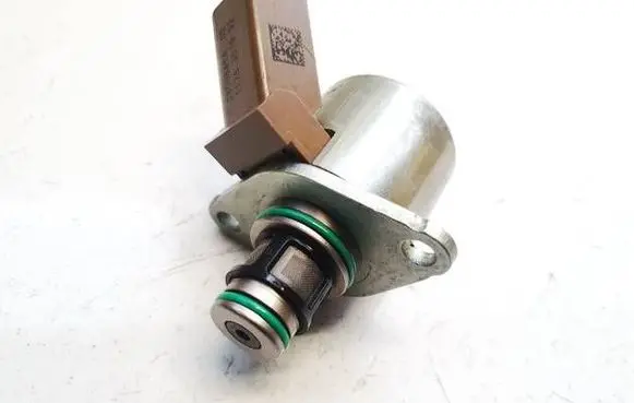 Skoda Octavia Mk3 (5E) Fuel pressure sensor 28508414 2850841402