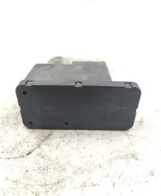 Audi A4 S4 B5 8D Central locking vacuum pump 4A0862257C