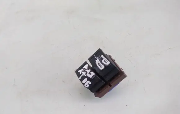 Volkswagen PASSAT B6 Fuel tank opening switch 3C0959903