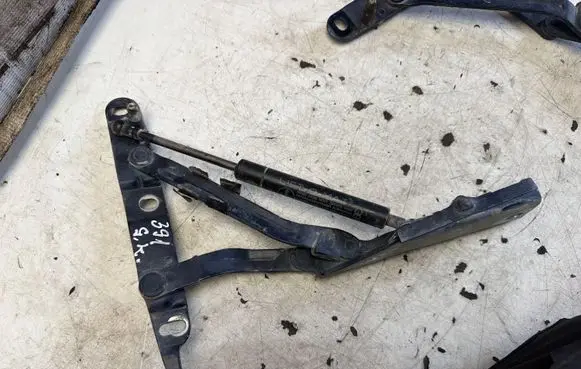 Audi 80 90 B3 Loading door upper hinge