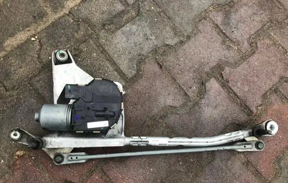 Audi Q7 4M Front wiper linkage and motor