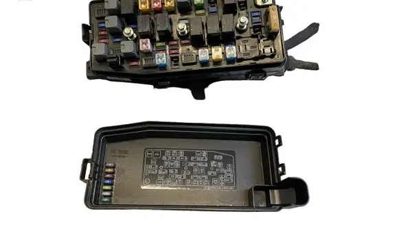 Opel Antara Fuse box set 95202899 2899U