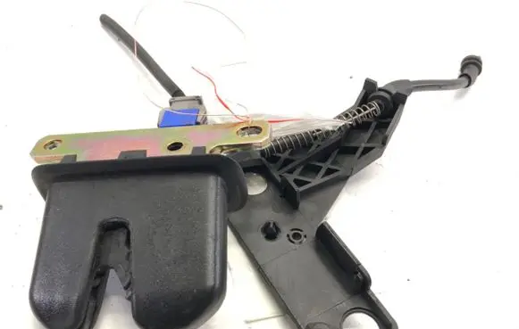 Audi A4 S4 B6 8E 8H Tailgate exterior lock 8E5827505A