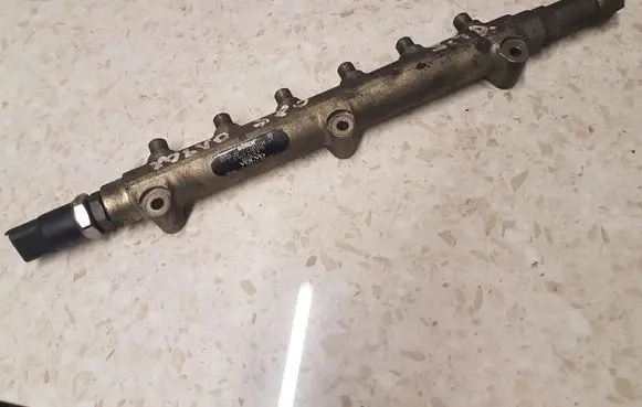 Volvo V70 Fuel main line pipe 0445215010 8658252