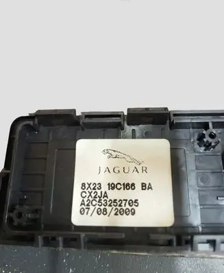 Jaguar XF X250 AUX in-socket connector 8X2319C166BA