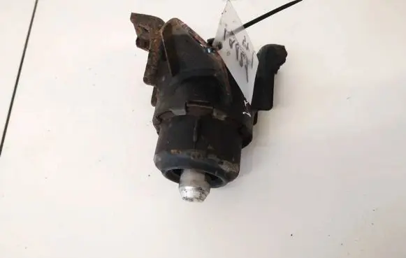 Mazda 6 Engine mount bracket