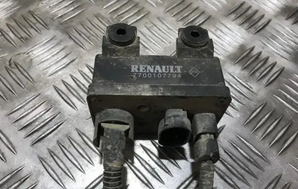 Glow plug pre-heat relay