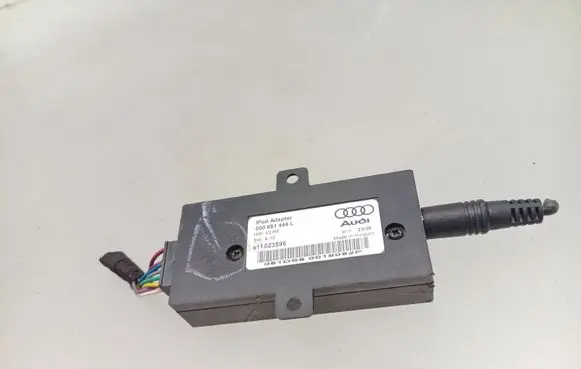Audi A4 S4 B7 8E 8H iPod connector socket E11023596
