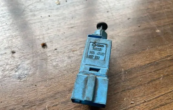 Clutch pedal sensor