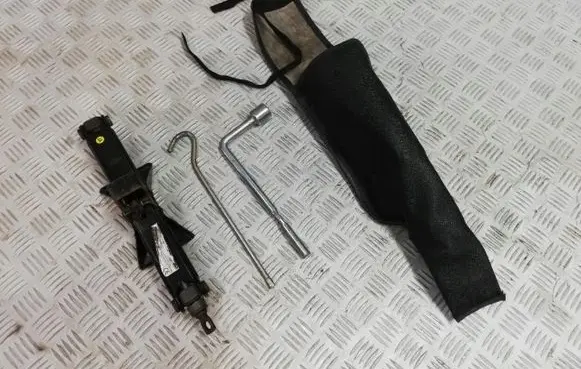 Daewoo Lacetti Tool set 