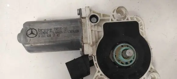 Mercedes-Benz C W203 Front door window regulator motor A2118201742 13076320