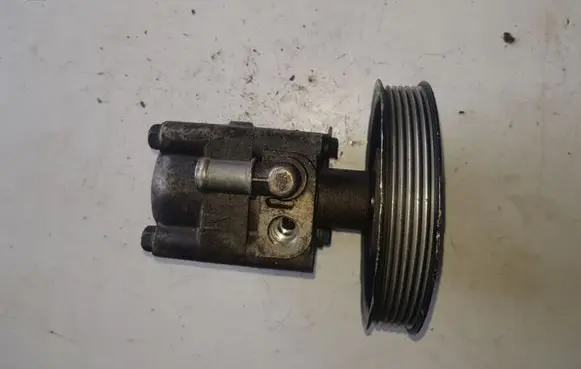 BMW 3 E36 Power steering pump