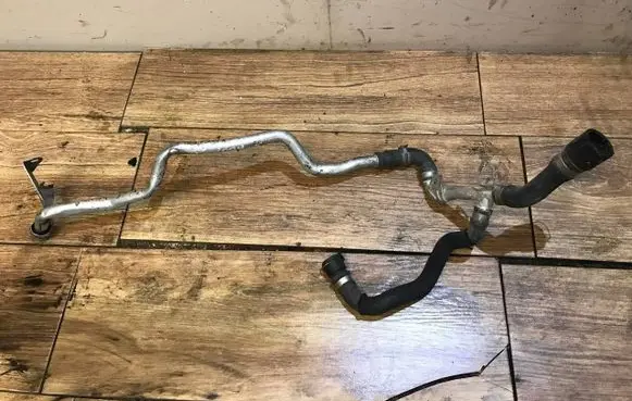 Engine coolant pipe/hose