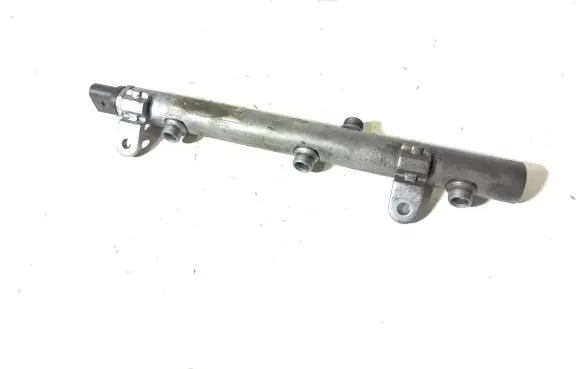 Mercedes-Benz E W211 Fuel main line pipe A6420702695 8009977 500085199