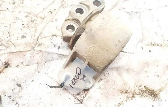 Engine mount bracket