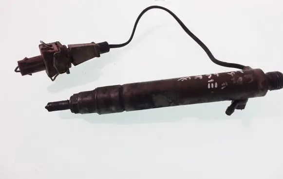 Volkswagen Golf III Fuel injector 028130201J