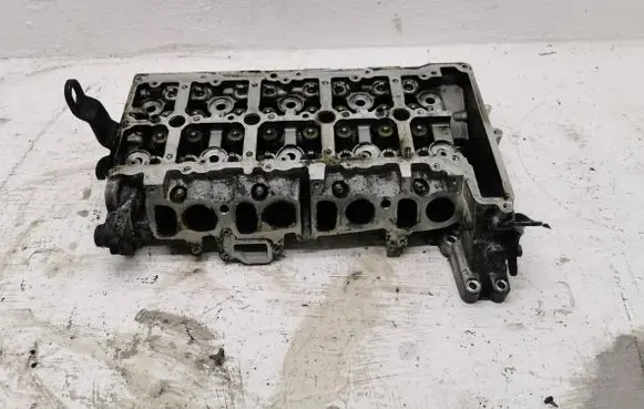BMW 3 E90 E91 Engine head 