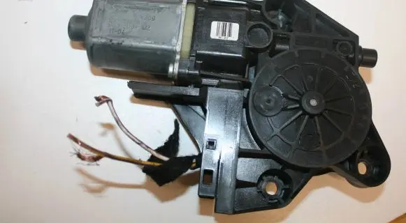 Ford Focus Front door window regulator motor 4M5T14A389 995208102 E521F